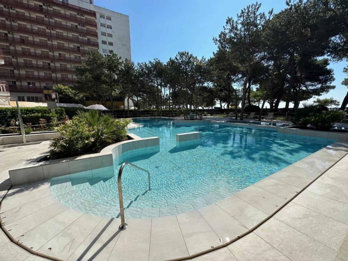 Residence Cristallo 4H Lignano Sabbiadoro Zewnętrze zdjęcie